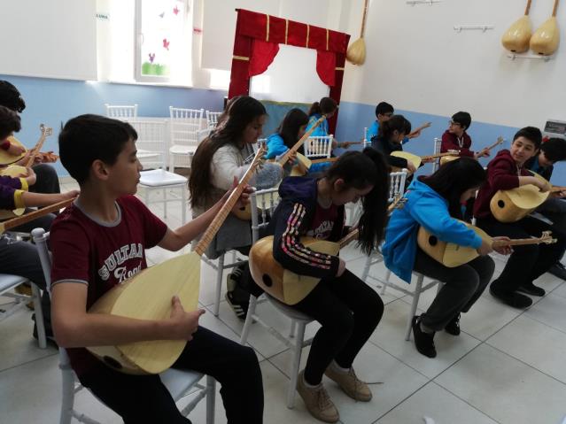 Müzik Atölyesi Bağlama Dersi