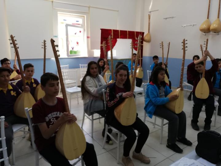 Müzik Atölyesi Bağlama Dersi